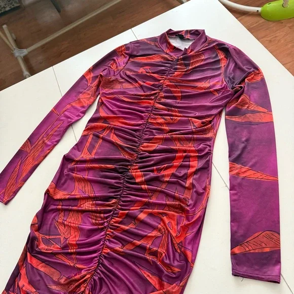 Pretty Little Thing Magenta Abstract Tropical Ruched Bodycon Dress Festival - Picture 3 of 6